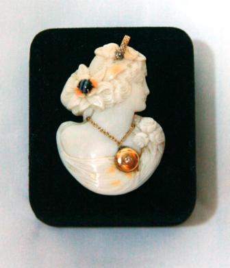 Conch Shell Habilles Cameo Pendant